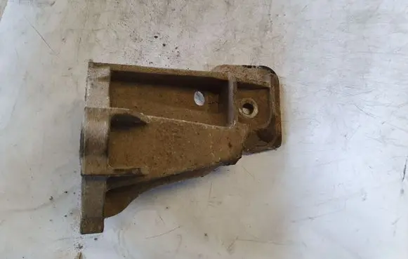 Land Rover Discovery 3 - LR3 Engine mounting bracket NOCODE
