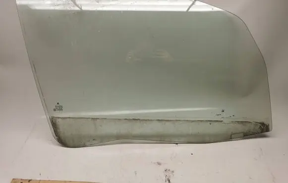 Mitsubishi Colt Front door window glass four-door 43R00048