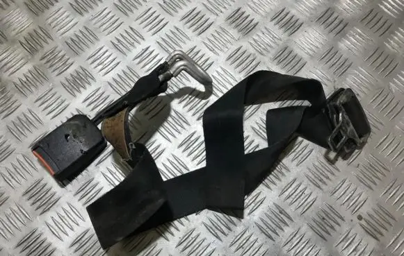 Volkswagen Golf III Middle seatbelt (rear) 1h0857713a