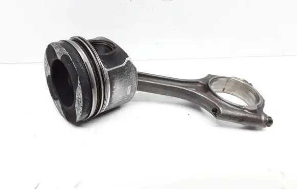 Volvo V60 Piston with connecting rod 82L187