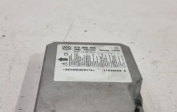 Volkswagen PASSAT B5.5 Airbag control unit/module 1C0909605