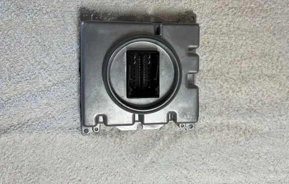 Audi Q7 4M Headlight ballast module Xenon 7PP941572A L000SZ00H LL0971S00M