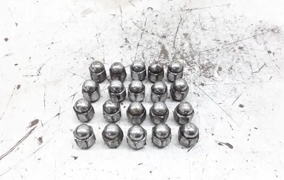 Toyota Corolla Verso AR10 Nuts/bolts 