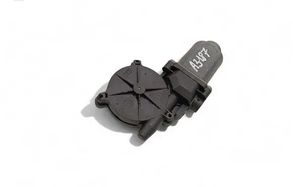 Nissan Almera N16 Front door window regulator motor 400601T3