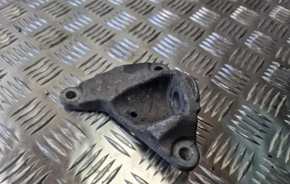 Audi A8 S8 D3 4E Gearbox mounting bracket 4E0399113AA