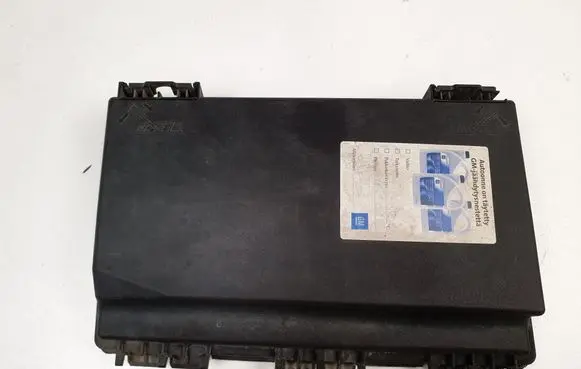 Opel Zafira B Fuse box cover 13125865