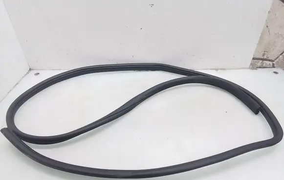Nissan Note (E11) Rear door rubber seal (on body) 