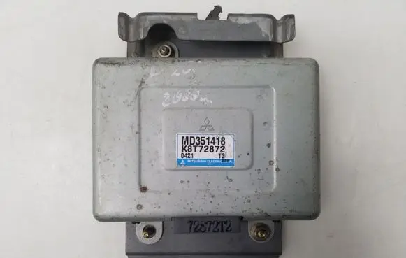 Mitsubishi L200 Engine control unit/module MD351418