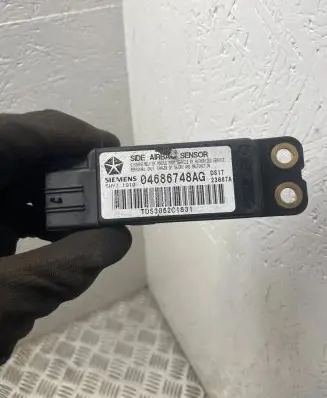 Chrysler Grand Voyager IV Airbag deployment crash/impact sensor 04686748AG 5WY71910 TDS3062C1831