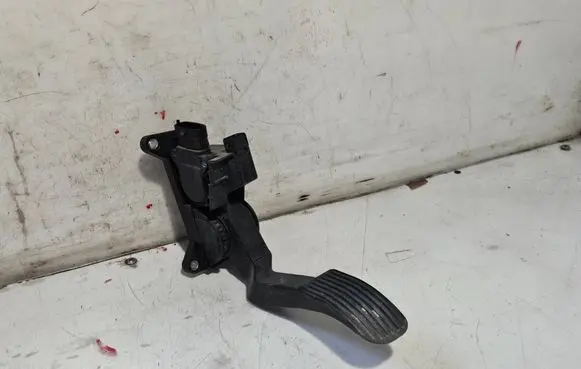 Mercedes-Benz Vito Viano W639 Accelerator throttle pedal A6393000704 0281002563