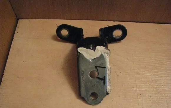 KIA Ceed Rear door lower hinge 793102E000