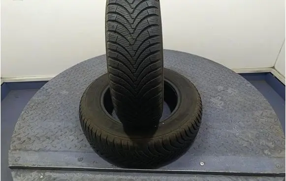 Skoda Fabia Mk1 (6Y) R17 C winter tire 8808956350451