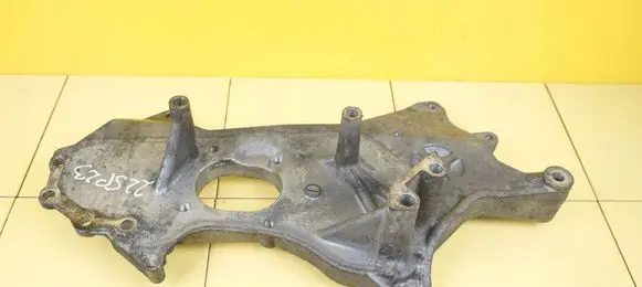 Mitsubishi Pajero Engine mounting bracket 6G74