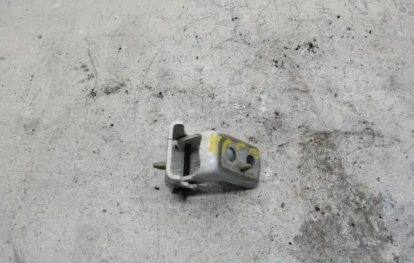 Opel Mokka B Front door lower hinge 