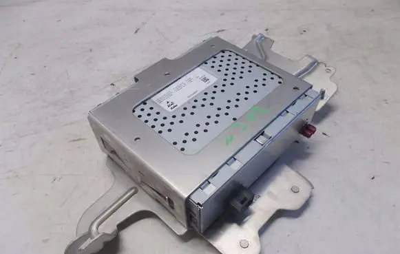 Mercedes-Benz E W212 HiFi Audio sound control unit A2229048000