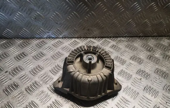 Engine mount bracket