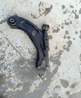 Peugeot 5008 II Front lower control arm/wishbone
