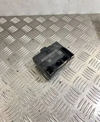 Volkswagen PASSAT B8 Door control unit/module 5Q0959593D 5Q0959593B