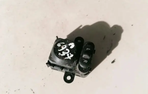 Volvo V50 Wing mirror switch