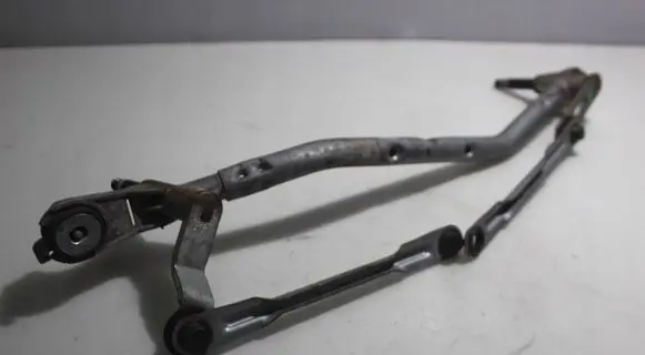 Front wiper linkage