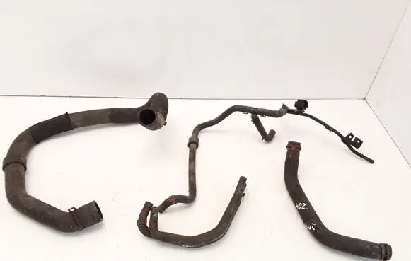 Engine coolant pipe/hose