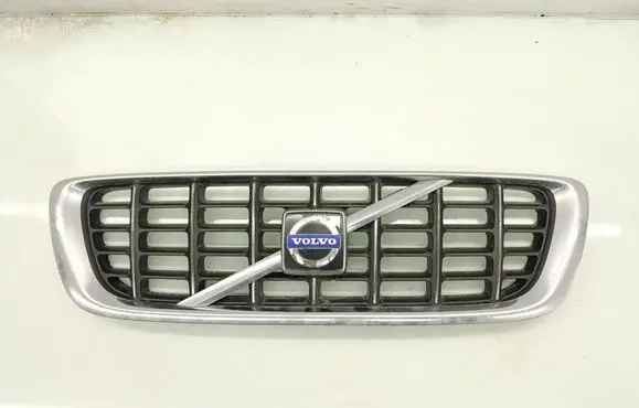 Volvo V70 Front bumper upper radiator grill 30678627