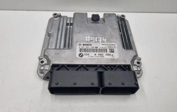 BMW 1 F20 F21 Engine control unit/module 8582280 170174789 0281031298
