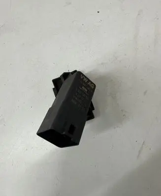 Volkswagen Jetta V Glow plug pre-heat relay 03G907282A 0522120505 4231710