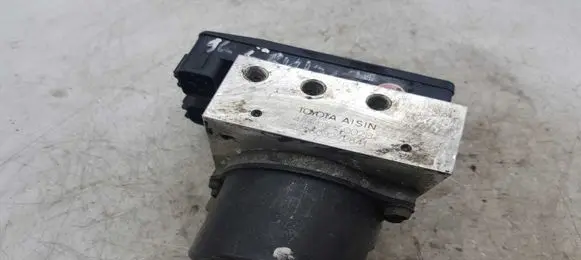 Toyota Land Cruiser (HDJ90) ABS Pump 4451060020 221608272841 819006790