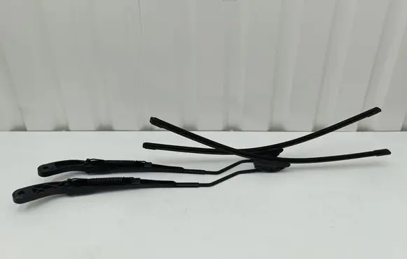 Dodge RAM Windshield/front glass wiper blade 89813805