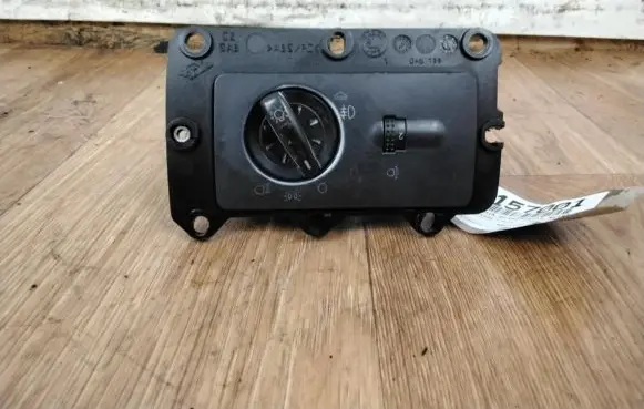 Skoda Fabia Mk1 (6Y) Light switch