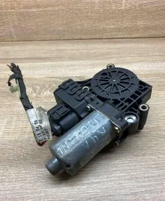 Audi A4 S4 B5 8D Front door window regulator motor 0130821786 0903003279 WITHPLUG