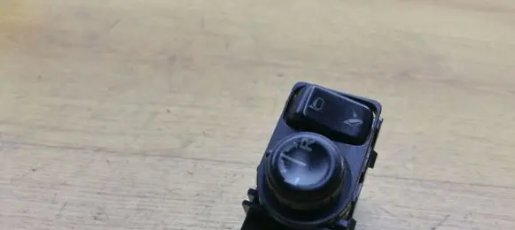 Wing mirror switch