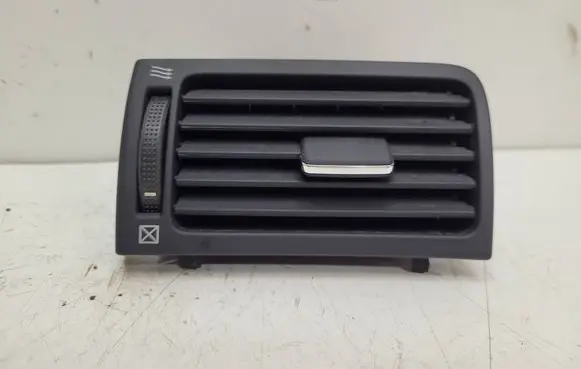Toyota Avensis T250 Dash center air vent grill