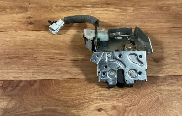 Ford Mondeo Mk III Tailgate/trunk/boot lock/catch/latch 3S71A43102AC F00PVK0220