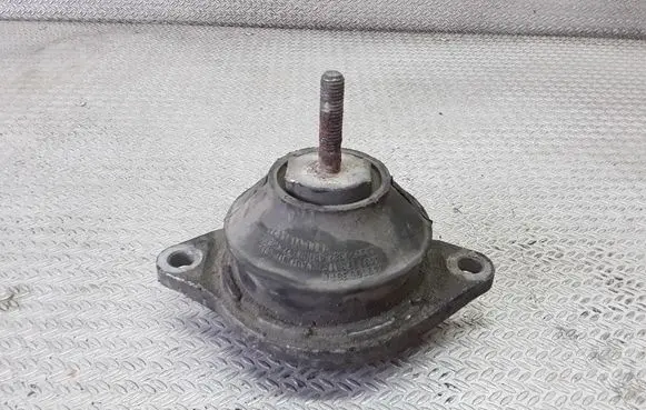Engine mount bracket