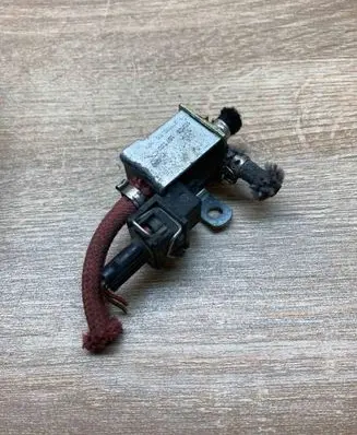 Audi 80 90 S2 B4 Vacuum pump 72189555