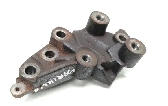 Honda CR-V Engine mounting bracket