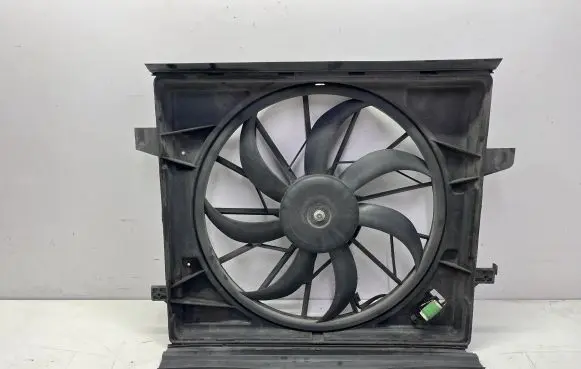 Dodge Durango III Radiator cooling fan shroud 68232589AC