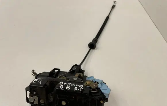 Skoda Octavia Mk2 (1Z) Front door lock 3D1837016 CZWLJA00468 PA66307GG