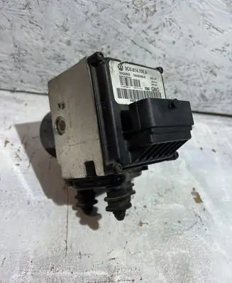Volkswagen PASSAT B6 ABS Pump 3C0614109