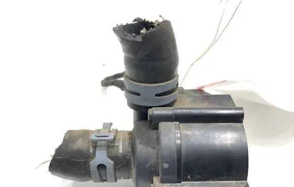 Audi A8 S8 D4 4H Oil filter mounting bracket 059121012A