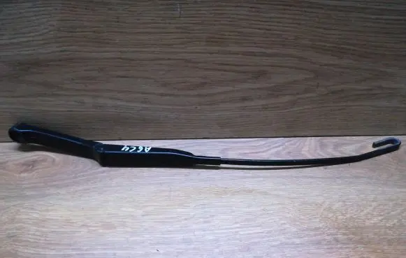 Front wiper blade arm