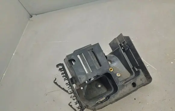 Volkswagen PASSAT B6 Other engine bay part 1K0907361B