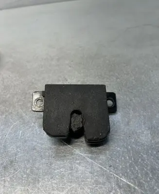 Volkswagen PASSAT B5.5 Tailgate lock latch 3B9827505F