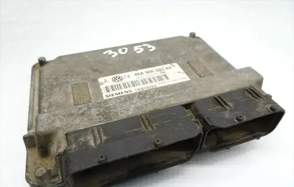 Volkswagen Golf IV Engine control unit/module 06A906033AS 5WP40151