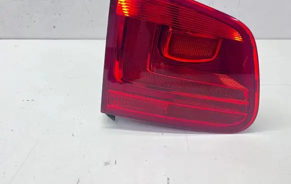 Volkswagen Tiguan Tailgate rear/tail lights 5N0945093H