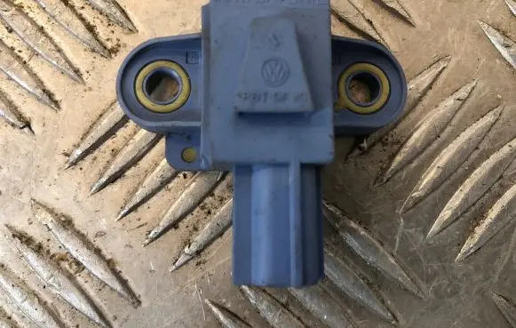 Volkswagen Golf V Airbag deployment crash/impact sensor 1K0955557A