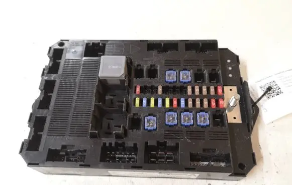 Jaguar XF X250 Fuse module 9X2314B476AC 73409725
