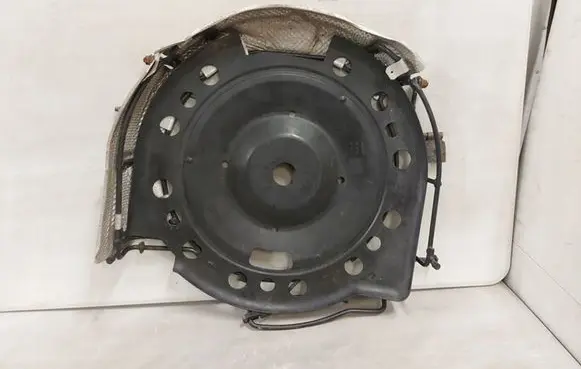Opel Zafira C Spare wheel mounting bracket 